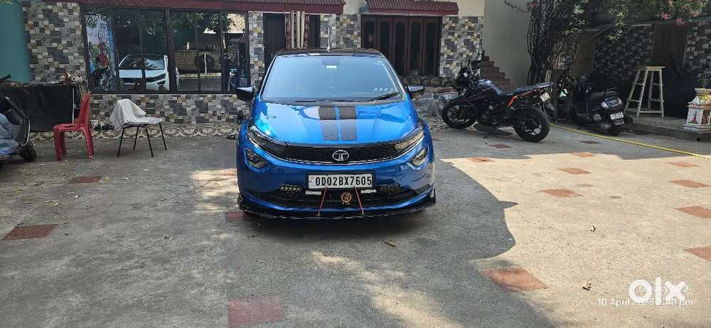 Tata Altroz Top Model Xz+ Dual Tonediesel Brand New Showroom Condition