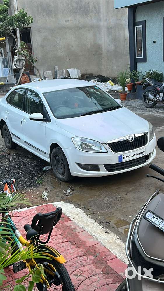 Skoda Rapid Petrol 2016