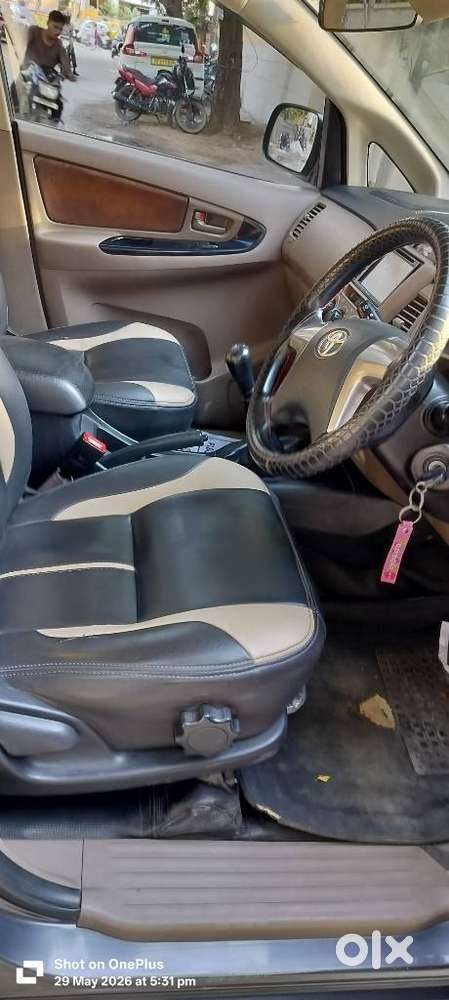Toyota Innova 2.5 G (diesel) 8 Seater Bs Iv, 2016, Diesel