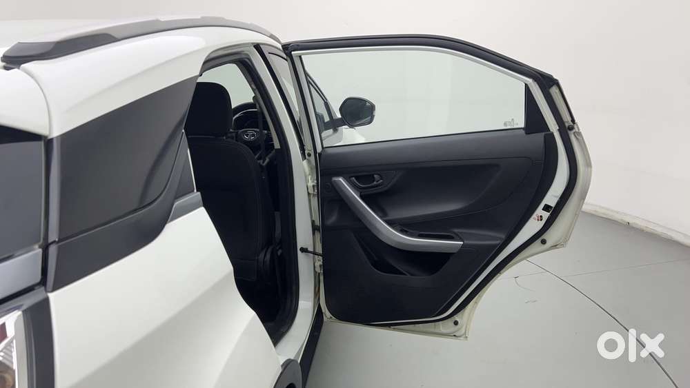 Tata Nexon 1.2 Revotron Xma Amt (s), 2021, Petrol