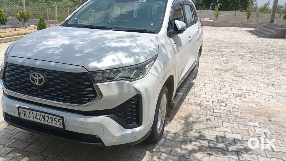 Toyota Innova Hycross 2025