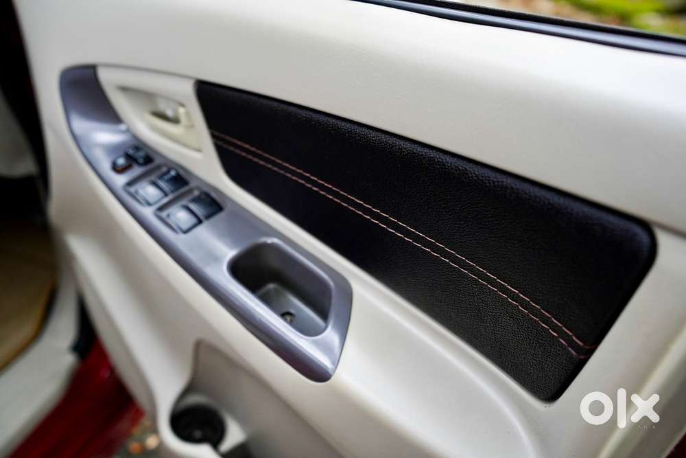 Toyota Innova 2012 - 8 Seater