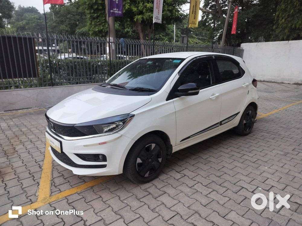 Tata Tiago 1.2 Revotron Xta, 2025, Petrol