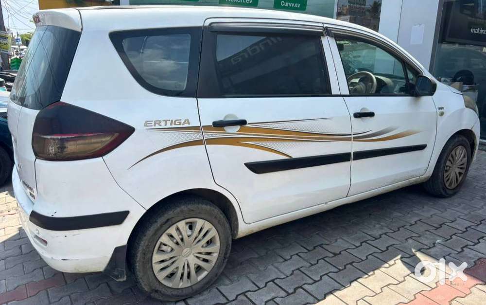 Maruti Suzuki Ertiga 2012-2015 Lxi, 2012, Petrol