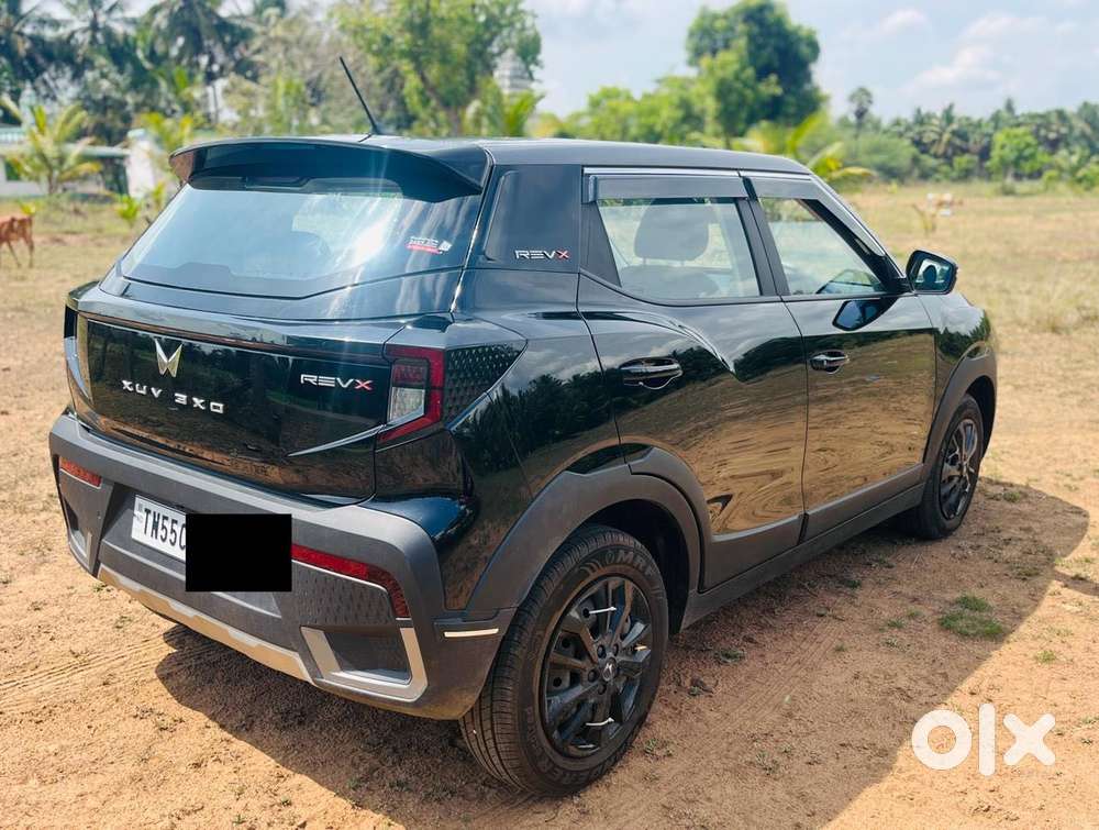 Mahindra Xuv 3xo Ax5 Pm Mt, 2025, Petrol