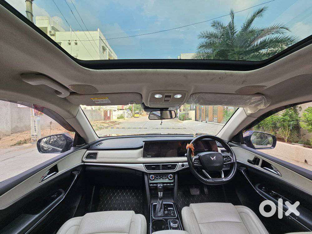 Mahindra Xuv700 2.2 Ax 7 Diesel At Str, 2022, Diesel