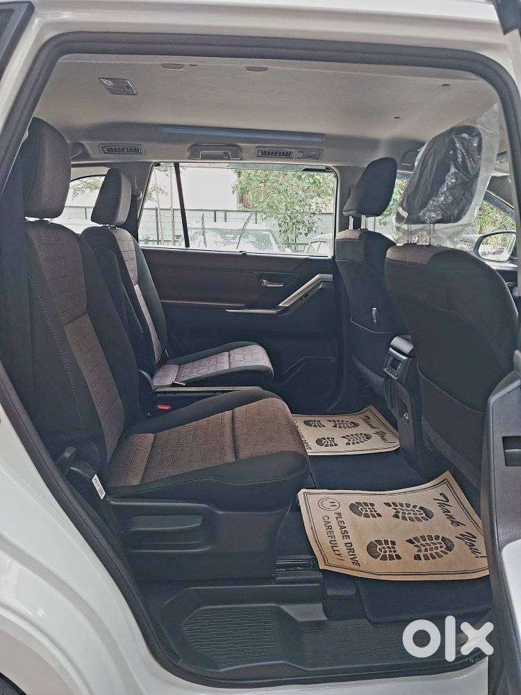 Toyota Innova Hycross 2.0 Vx (o) Hybrid 7 Str, 2025, Petrol