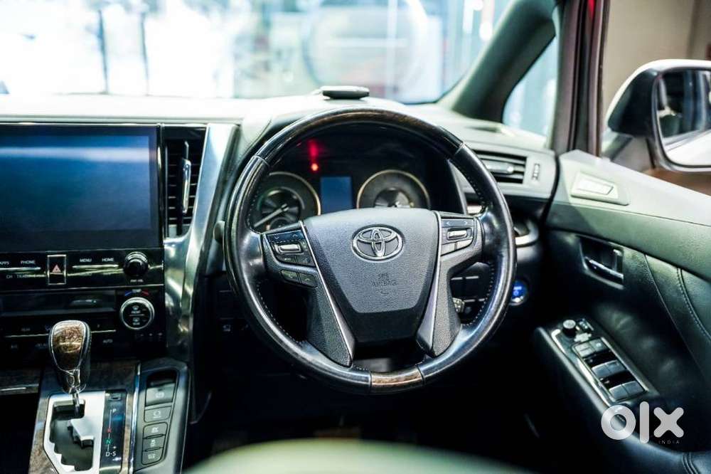 Toyota Vellfire 2.5 Hybrid, 2022, Petrol