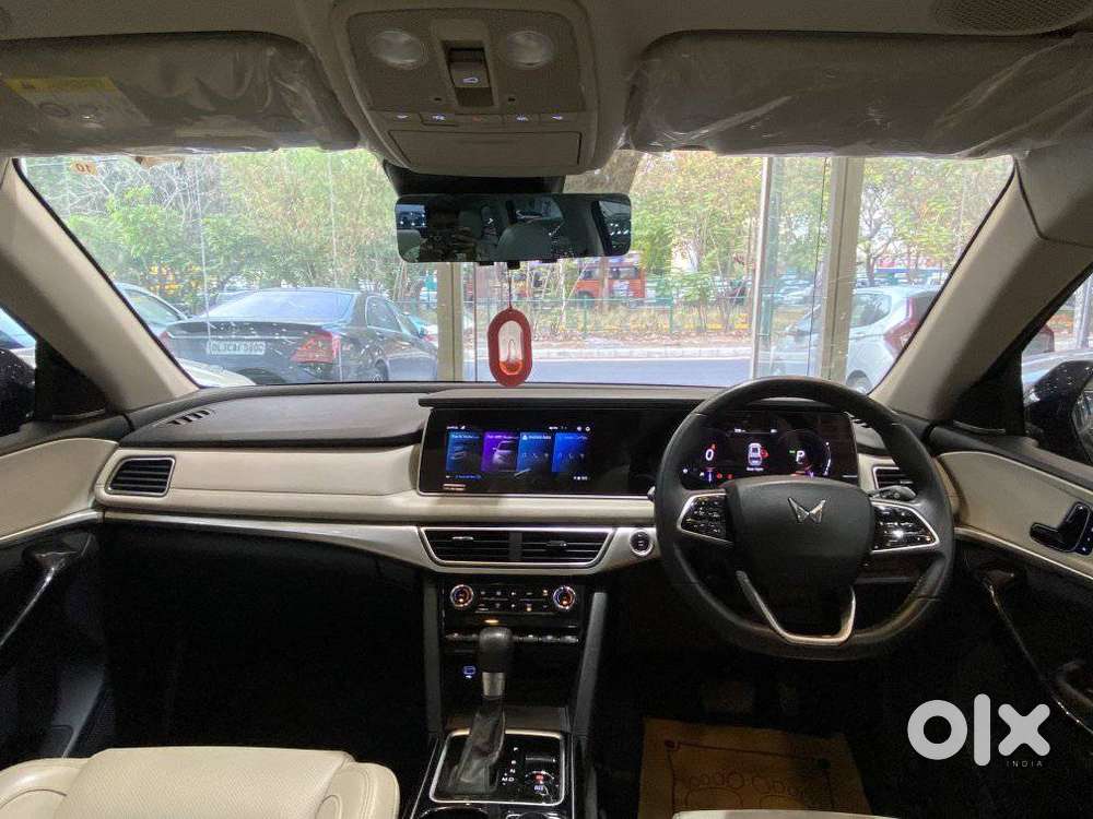 Mahindra Xuv700 2.2 Ax 7 Diesel At Luxury Pack Str, 2023, Diesel