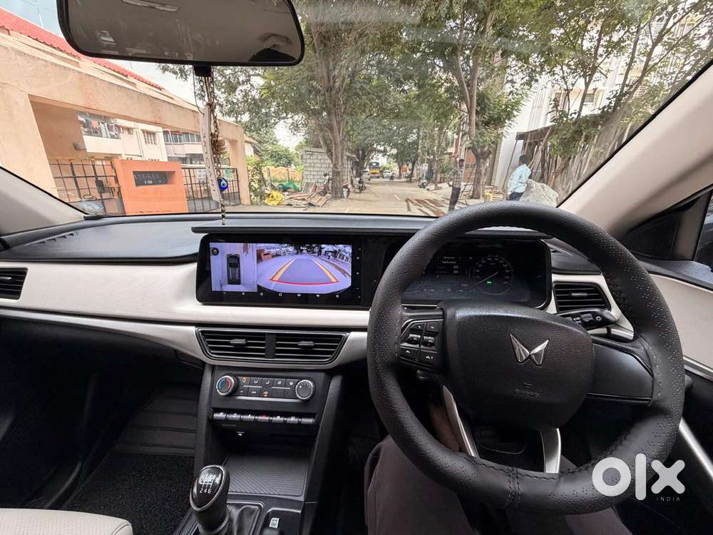 Mahindra Xuv700 Mx Petrol Mt 5 Str (e), 2022, Petrol