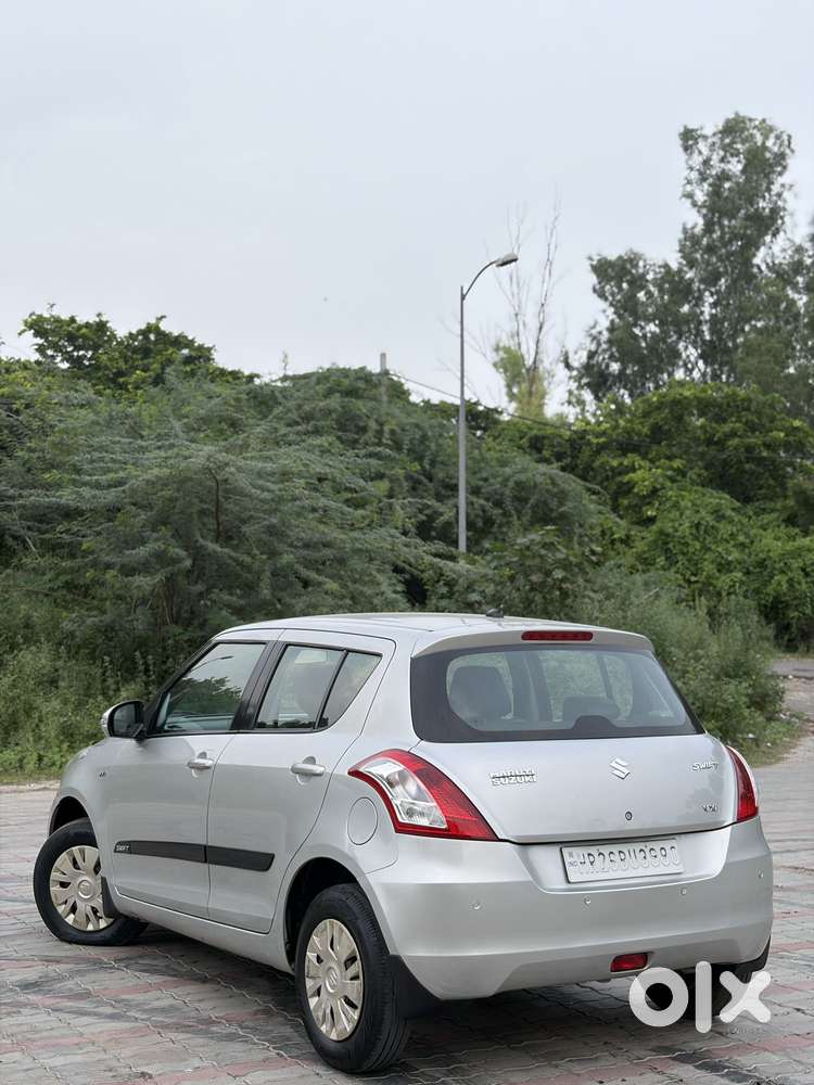 Maruti Suzuki Swift Vxi With Abs, 2012, Petrol