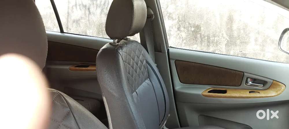 Toyota Innova 2.4 Top Model,good Tyre, Exilent Engine.