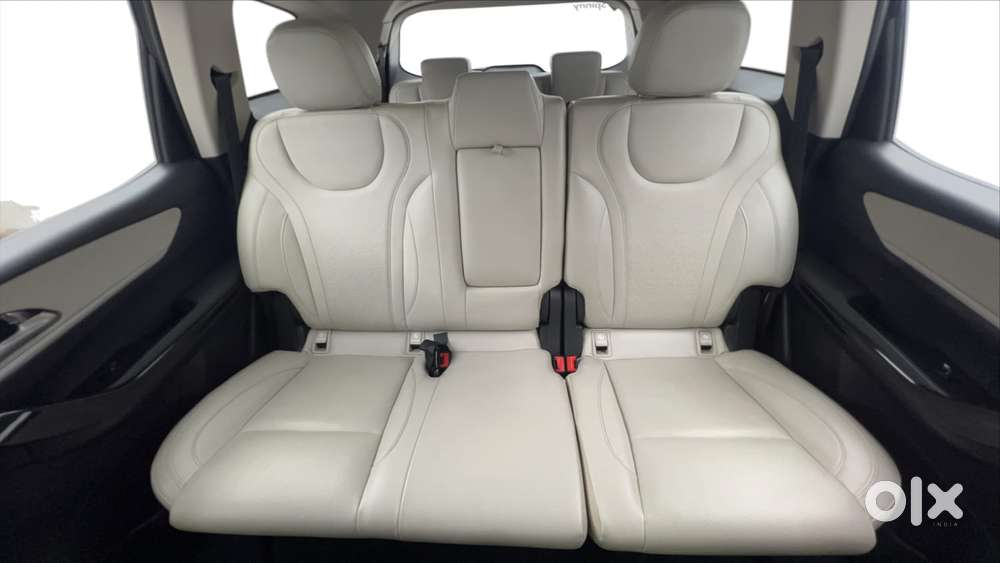 Mahindra Xuv700 2.0 Ax 7 Petrol At Luxury Pack Str, 2021, Petrol