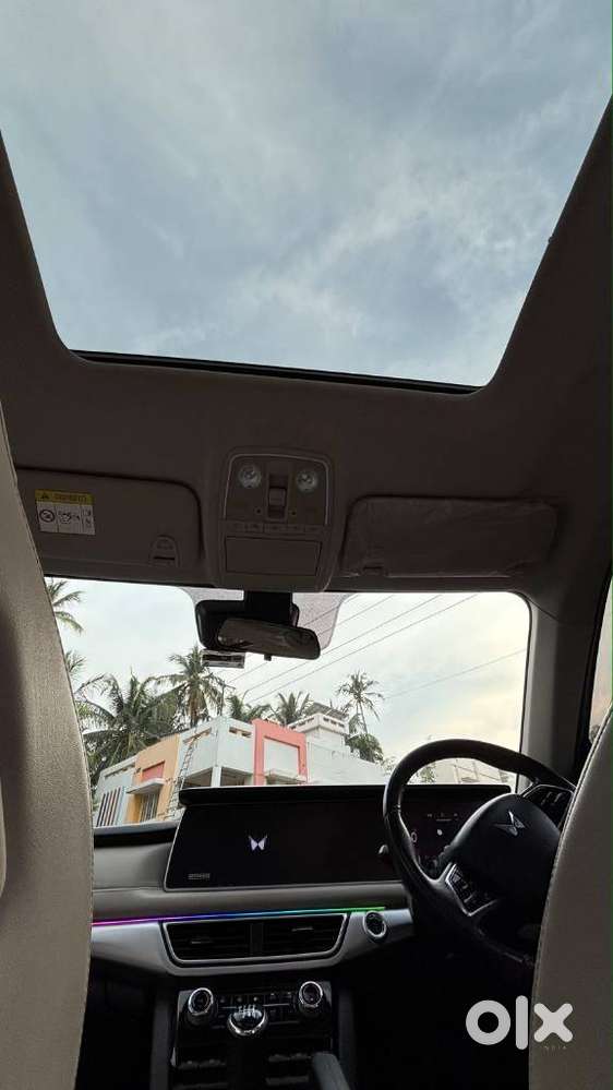 Mahindra Xuv700 2.0 Ax 7 Petrol Mt Str, 2021, Petrol