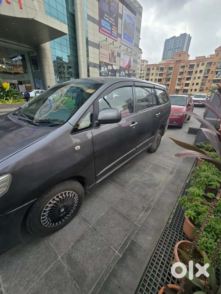 Toyota Innova Petrol 2014
