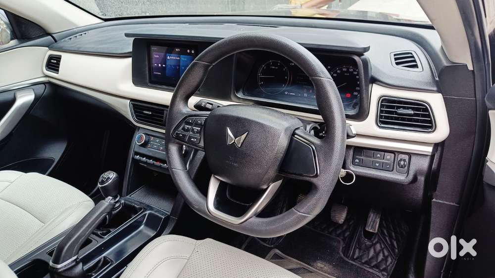 Mahindra Xuv700 2.0 Mx Petrol Mt 5 Str, 2024, Petrol