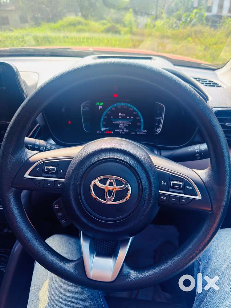 Toyota Urban Cruiser Hyryder 2024 Petrol Well Maintained