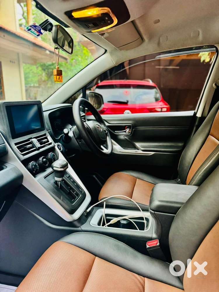 Toyota Innova Hycross 2023 Petrol Well Maintained