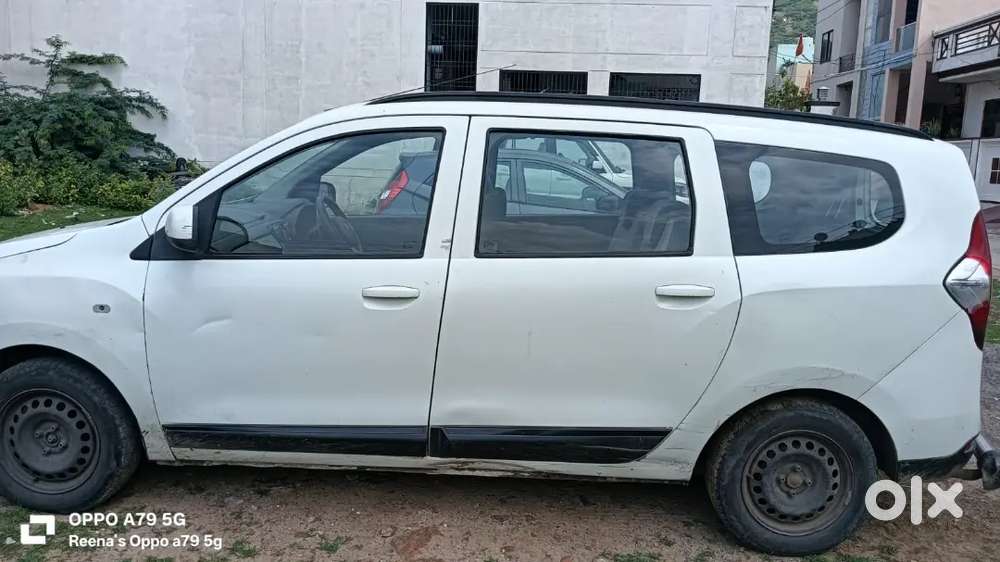 Renault Lodgy 110 Psi Rxl Diesel 8 Seater Car Top Model