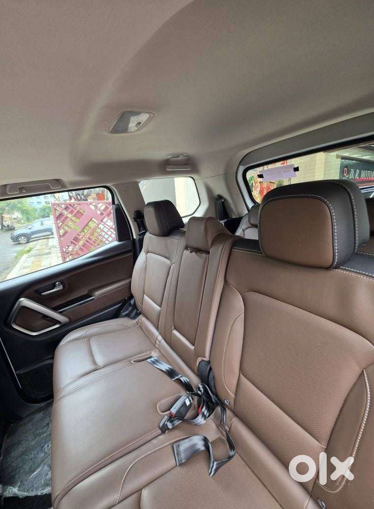 Mahindra Scorpio-n 2.0 Z8 Petrol At 7 Str, 2026, Petrol