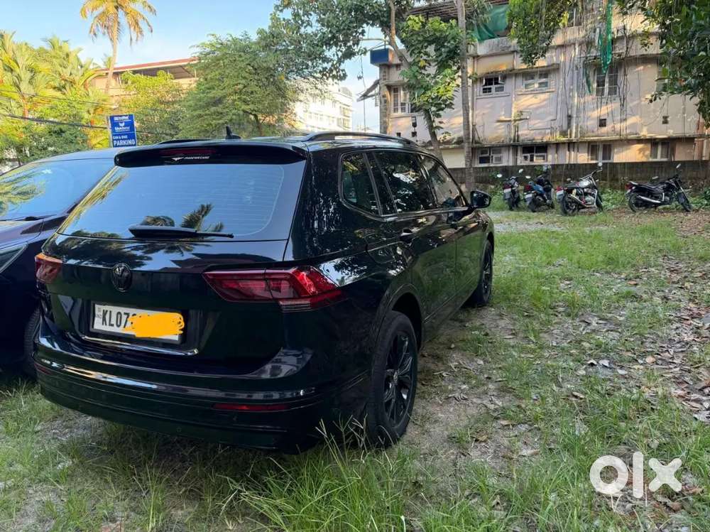 Black Beauty  Volkswagen Tiguan Allspace | Awd | Premium 7-seater |