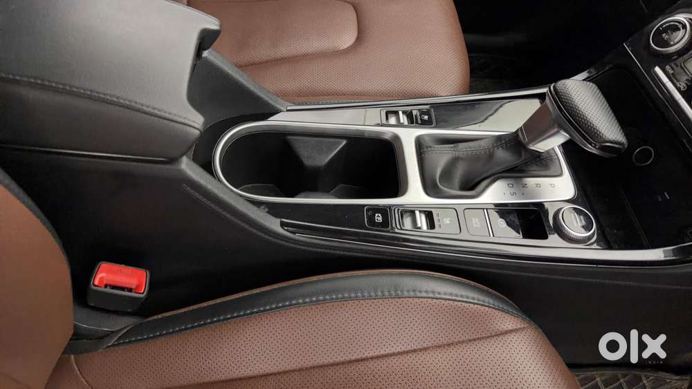 Hyundai Alcazar 2.0 Signature (o) Petrol At 6 Str, 2022, Petrol