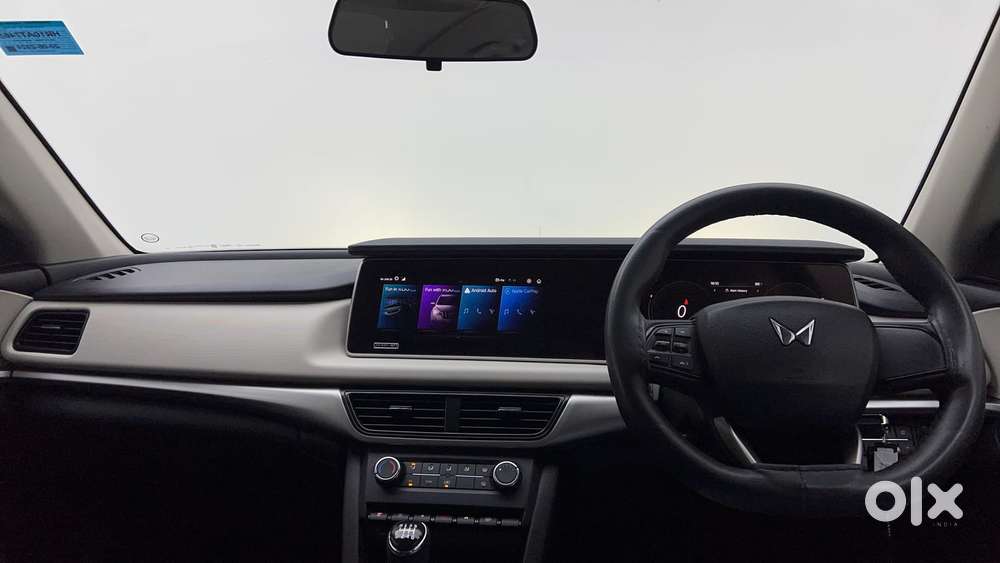 Mahindra Xuv700 2.0 Ax 5 Petrol Mt Str, 2023, Petrol