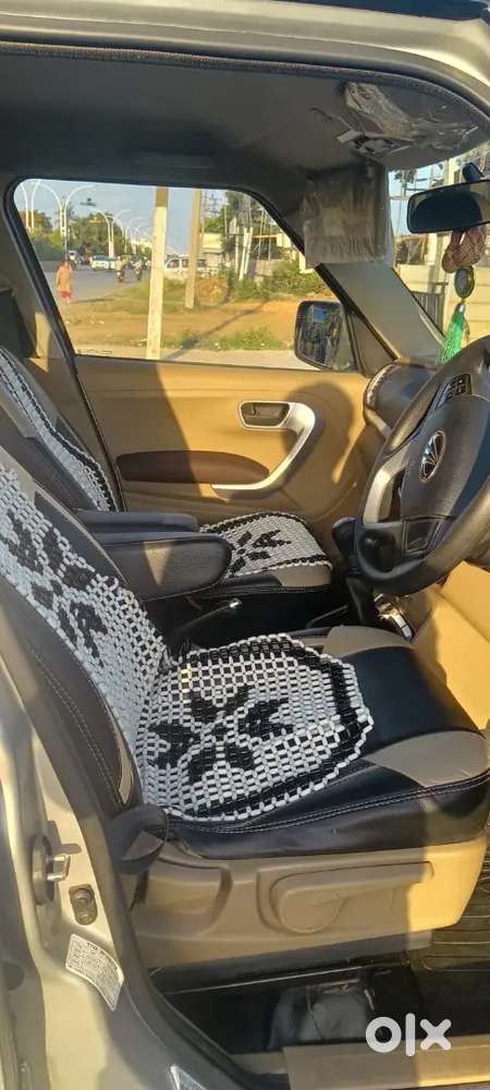 Mahindra Tuv 300 T8 Top End Showroom Maintained 2017 Model