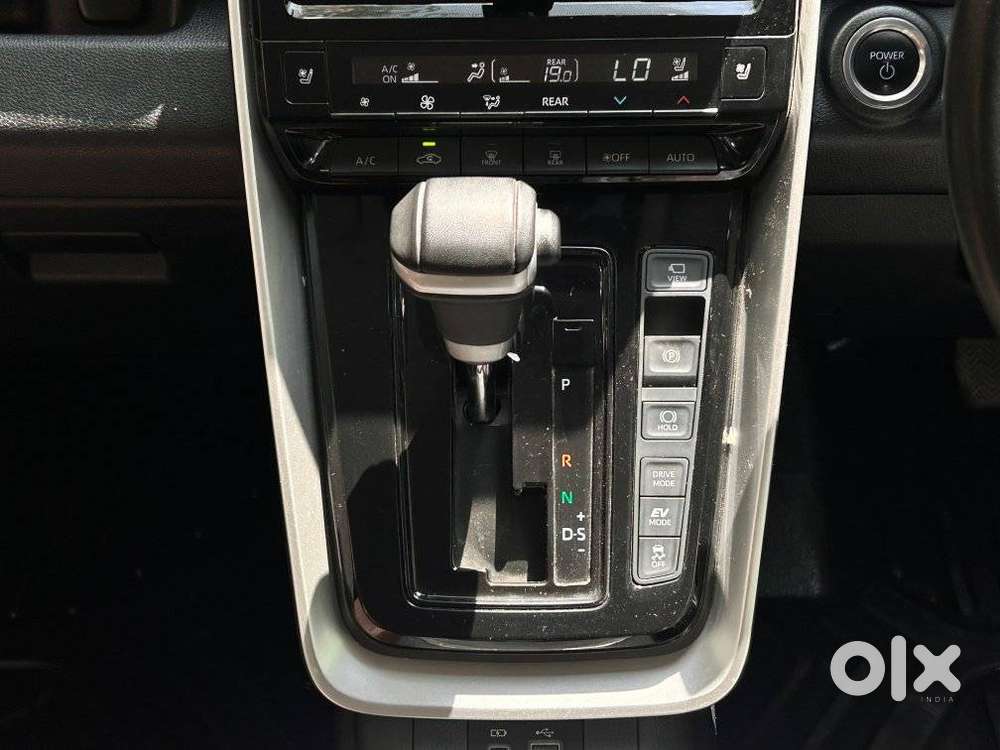 Toyota Innova Hycross 2.0 Zx (o) Hybrid 7 Str, 2024, Petrol