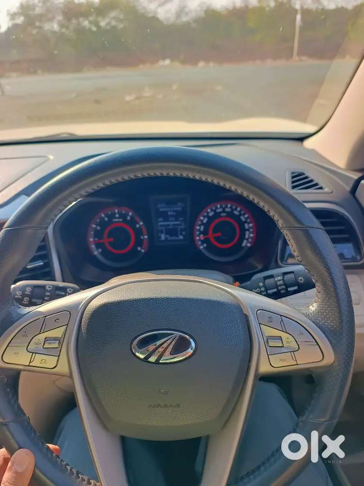 Mahindra XUV300 (W8) 2021 Nov Petrol Manual