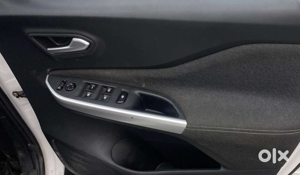 Nissan Magnite 1.0 Xv Premium, 2021, Petrol