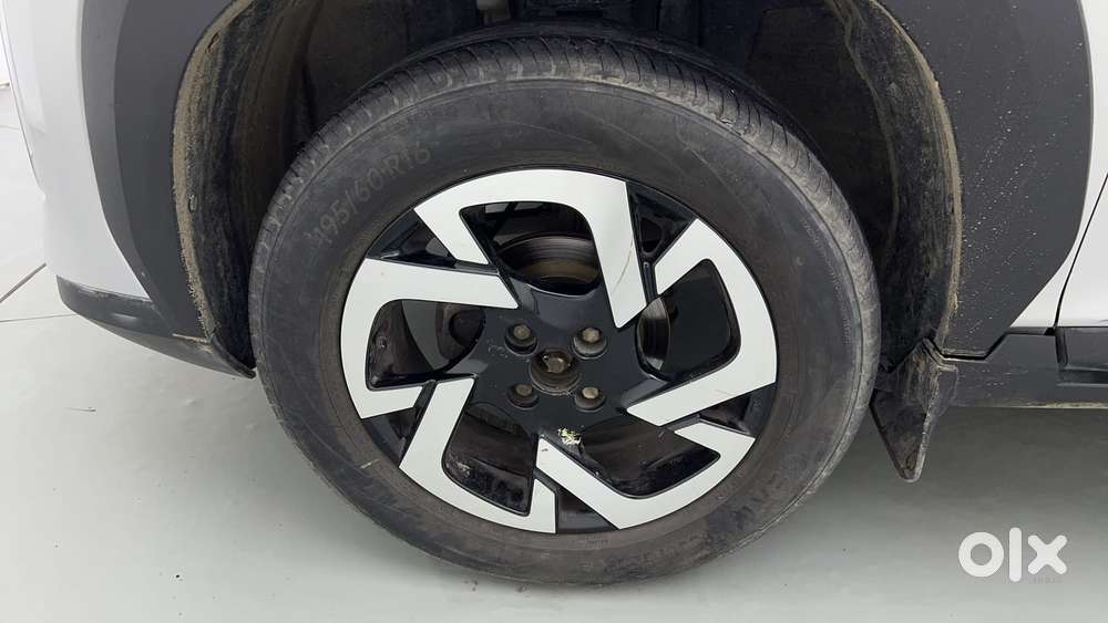 Nissan Magnite 1.0 Xv, 2023, Petrol