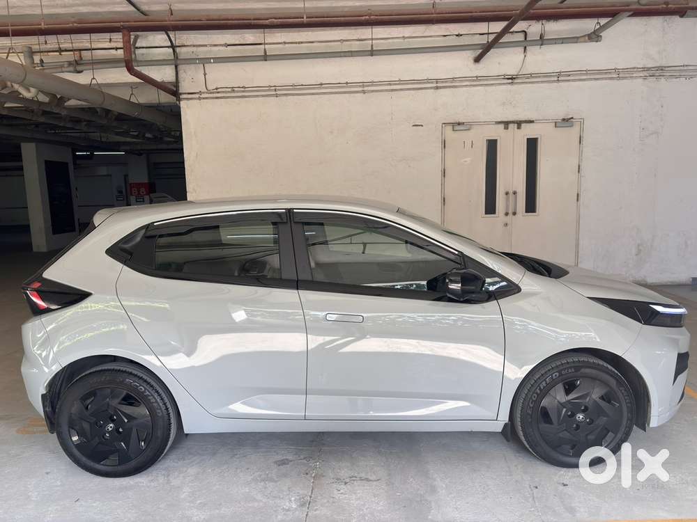 Tata Altroz Creative Amt 1.2l Revotron 2025