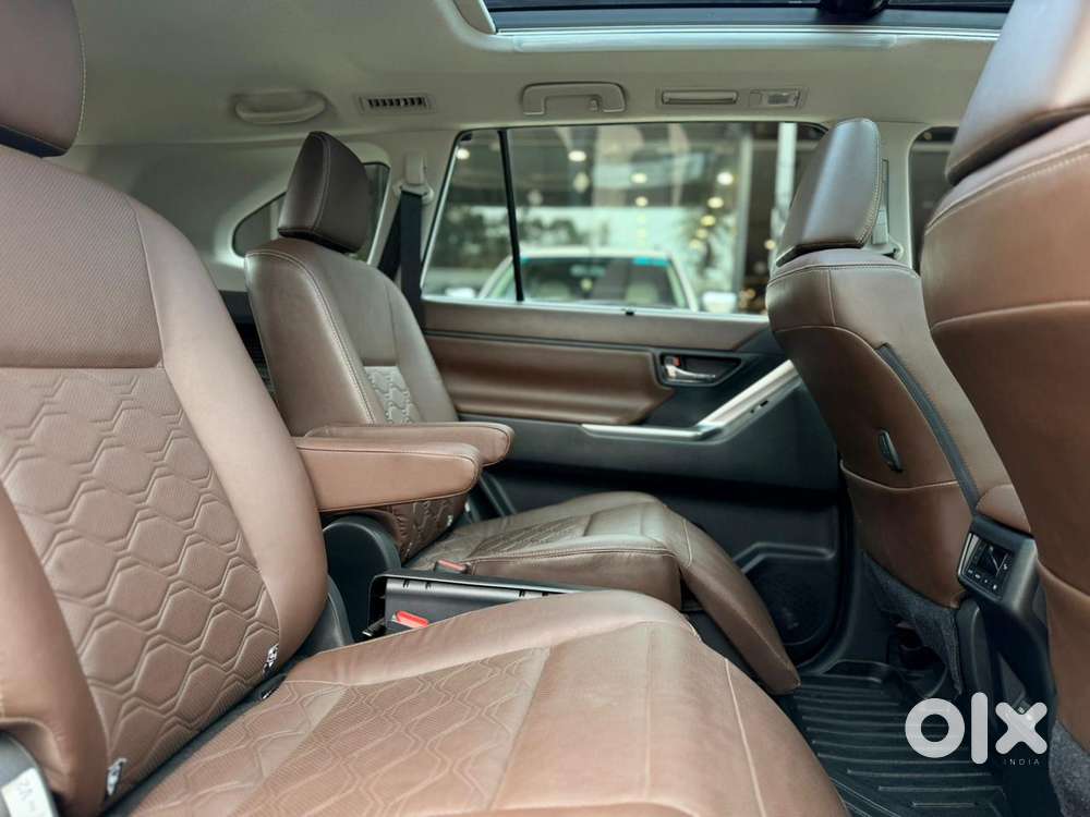 Toyota Innova Hycross 2.0 Zx (o) Hybrid 7 Str, 2025, Petrol