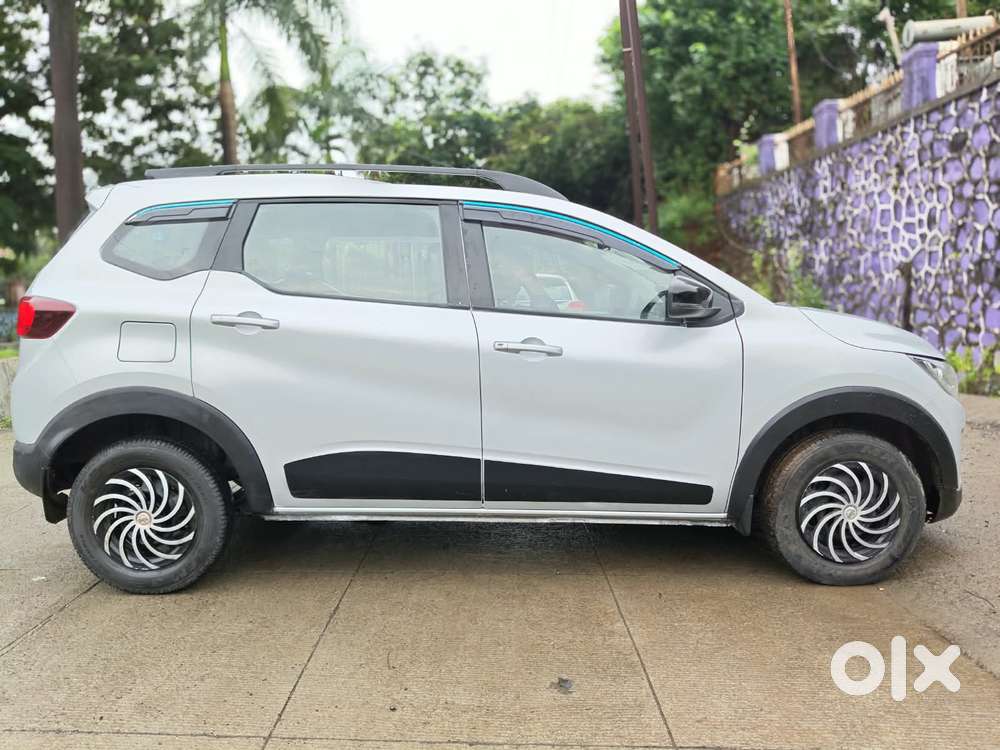 Renault Triber Rxt, 2023, Petrol