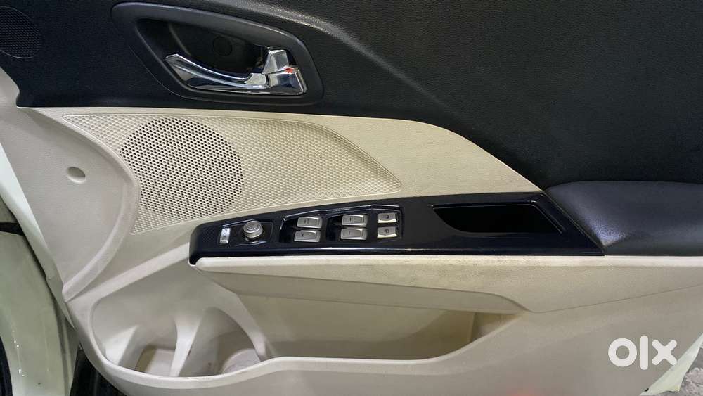 Mahindra Xuv300 W8, 2021, Petrol