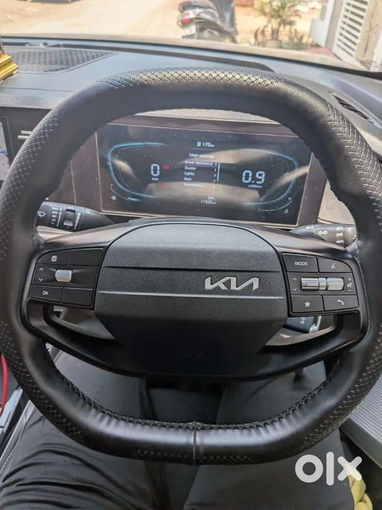 Kia Carens Clavis 2025 Petrol 11000 Km Driven