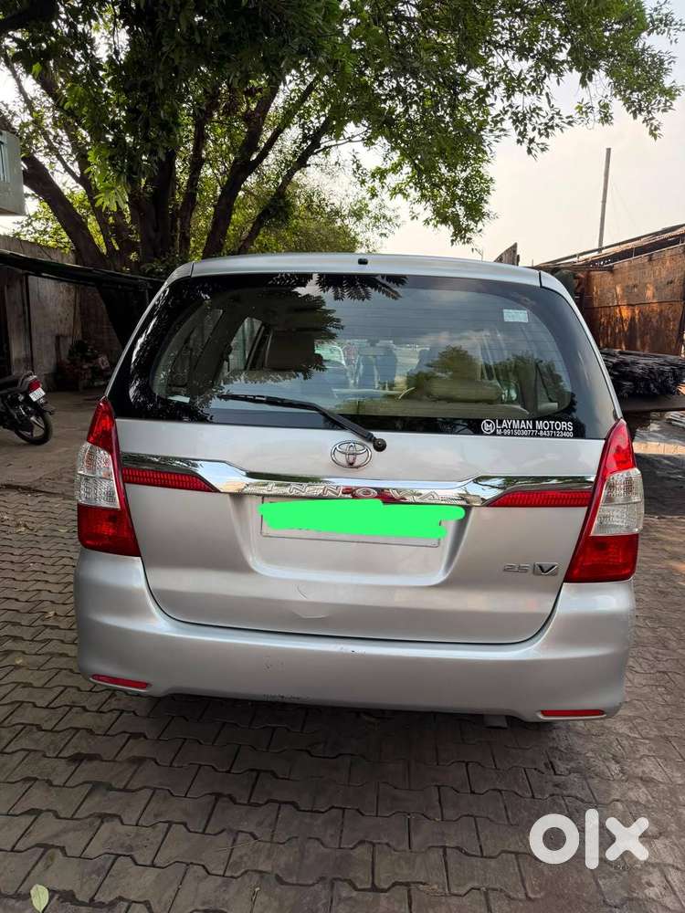 Model: Toyota Innova Vx 2.5 • Year: 2012 • Fuel: Diesel • Transmission