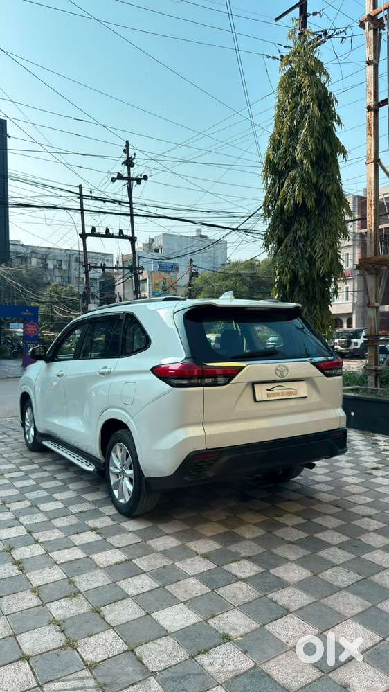 Toyota Innova Hycross 2.0 Vx Hybrid 8 Str, 2023, Petrol