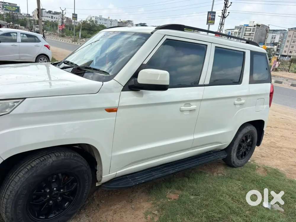 Mahindra Tuv 300 T8 2017