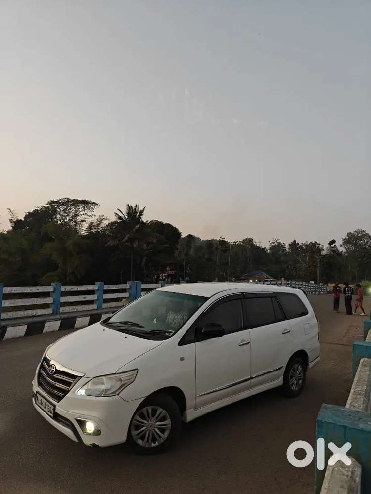 Toyota Innova 2012 Diesel Well Maintained