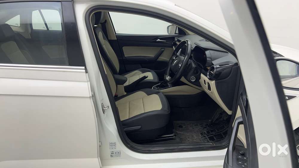 Skoda Slavia Style 1.0l Tsi At, 2022, Petrol