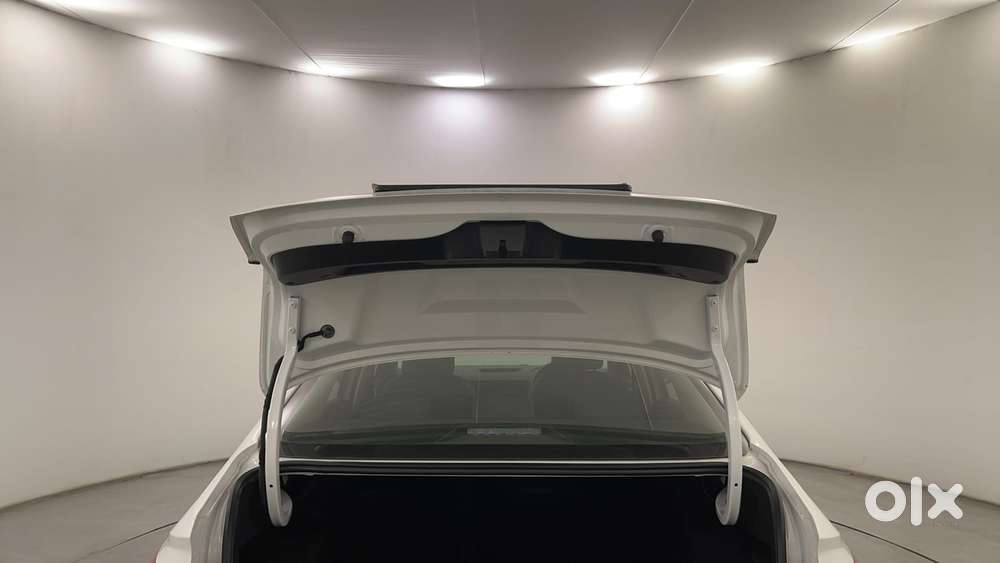 Skoda Slavia Style 1.0l Tsi At, 2024, Petrol