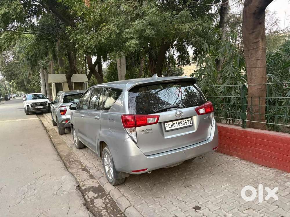 Toyota Innova Crysta 2016 Diesel Well Maintained