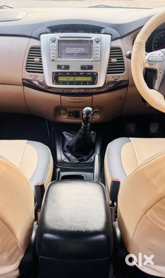 Toyota Innova 2.5 Vx 8 Seater Bs Iv, 2015, Diesel