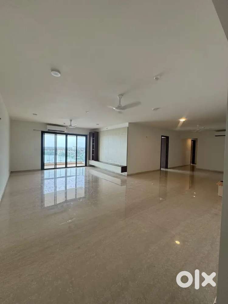 4BHK+ in Marine Drive