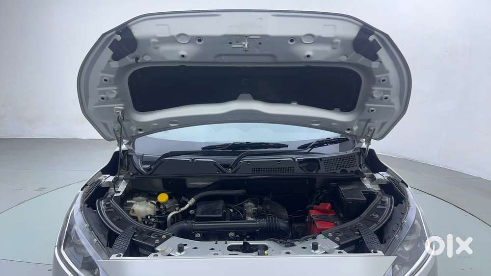 Nissan Magnite 1.0 Xv Premium, 2022, Petrol