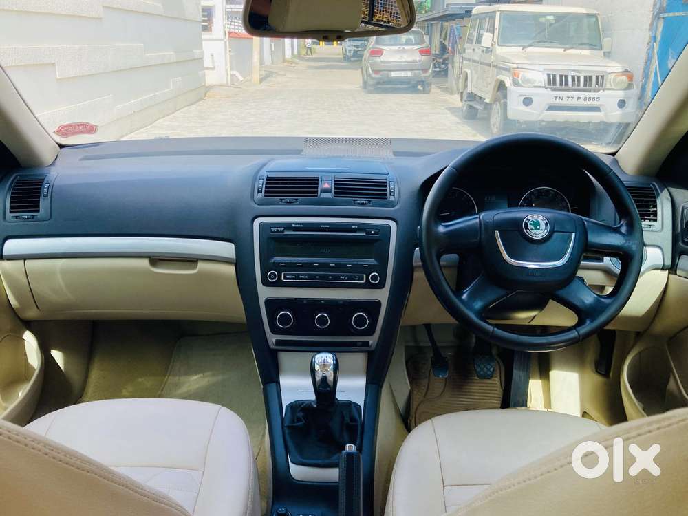 Skoda Laura Ambiente 2.0 Tdi Cr Manual, 2010, Diesel