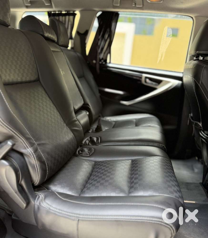 Toyota Innova Crysta 2.4 V 8 Str, 2016, Diesel