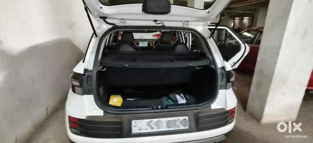 Hyundai Venue Mid-variant Turbo Model 16wheel Cruise Control Imt